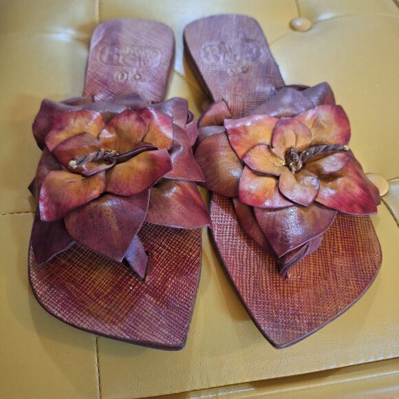 LEATHER FLOWER SLIPPERS.NEW. - Picture 1 of 3